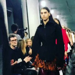 اليوم الثالث في باريس: خطوط غرافيكية وغليتر على العيون