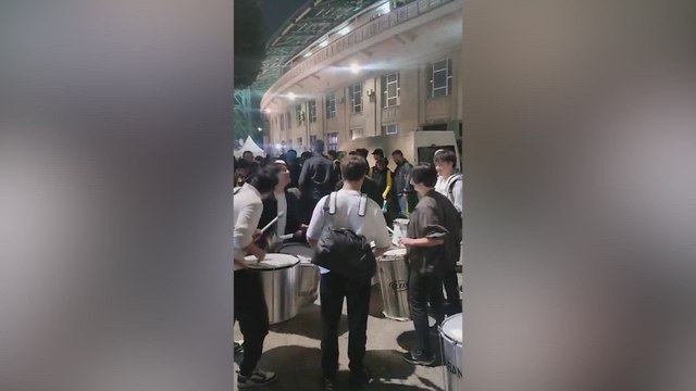 Batucada a las puertas del Estadio Central antes del Kairat Almaty- Real Madrid