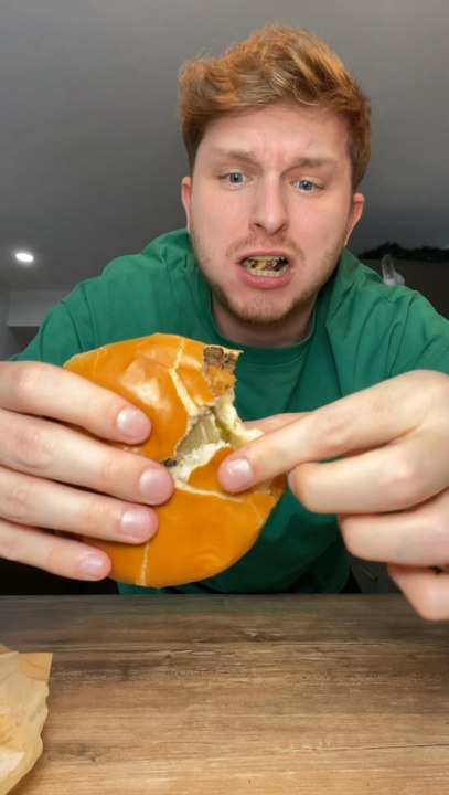 Les nouveautés Burger King 😱 entre le nouveau burger montagnard poulet avec des tranches de raclette, le burger montagnard reblochon avec son reblochon pané 😱✨😍 ou encore les onion rings à la raclette et au bacon…