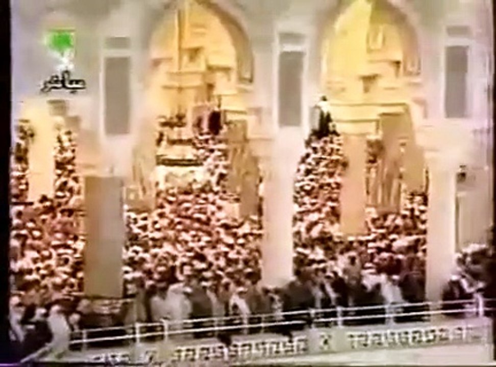 بالفيديو... شاهدي ما حدث لإمام الحرم المكي على الهواء مباشرة