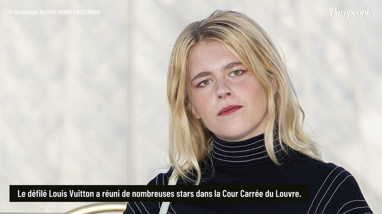 Peu habituée des défilés, Zaho de Sagazan fait sensation face à Marina Foïs au défilé Louis Vuitton