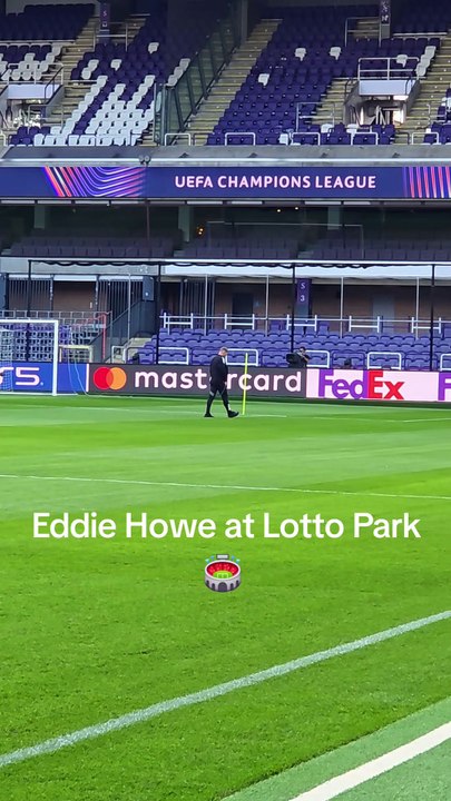 Eddie Howe checks out Lotto Park ahead of Champions League training session 🏃‍♂️