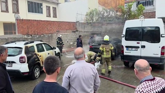Bursa\'da otoparkta yangın: 3 araç hasar gördü