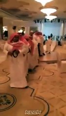 بالفيديو.. رقصة مُدهِشة في حفل زفاف سعودي