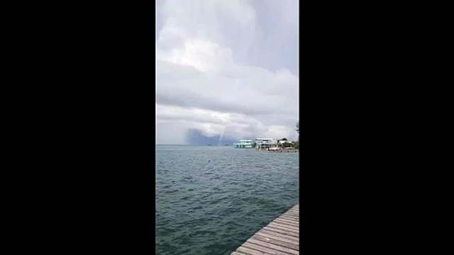 Tres trombas marinas se forman en una semana cerca de Útila