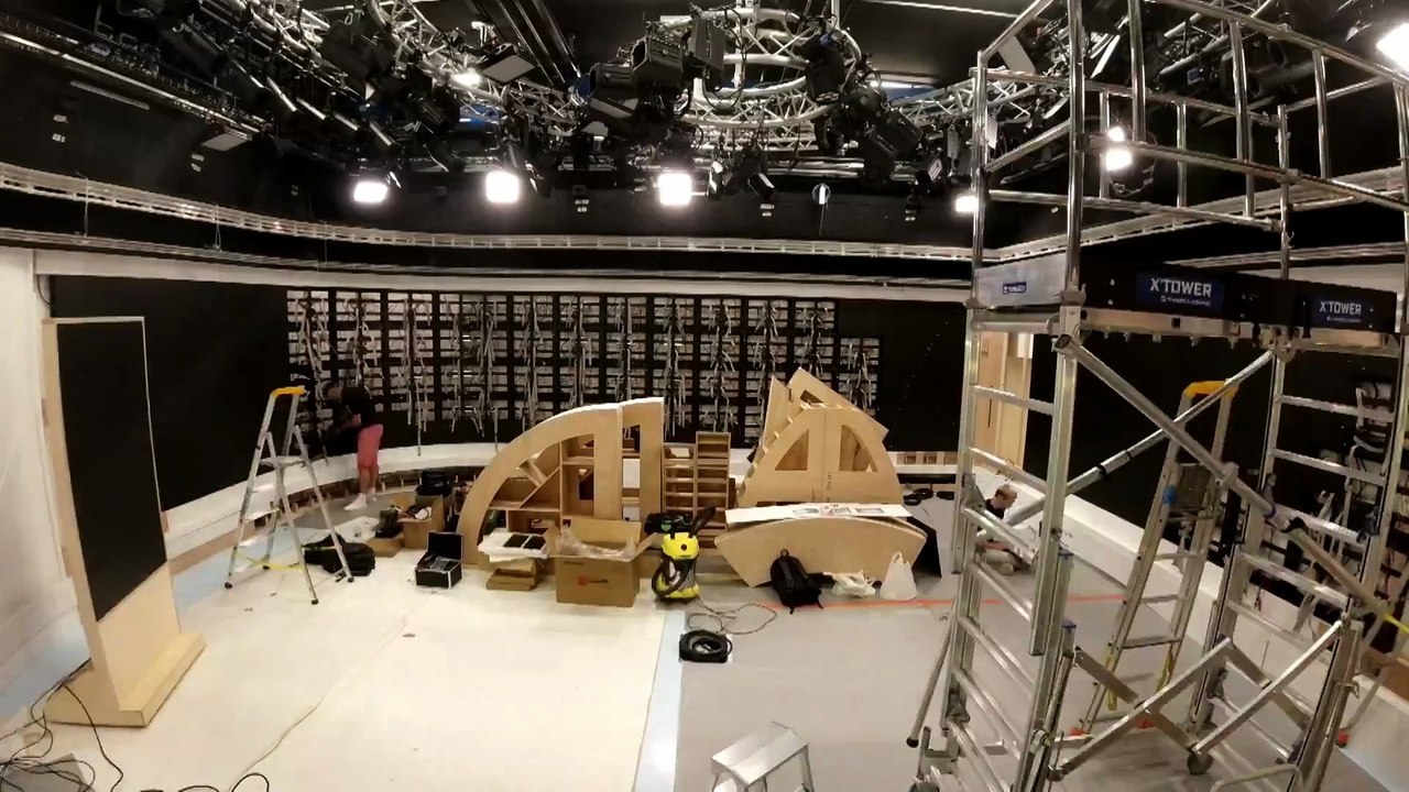 La chaîne TV5 Monde, qui touche chaque année 84,24 millions d'euros de la France, a présenté hier son nouveau plateau et ses nouveaux programmes