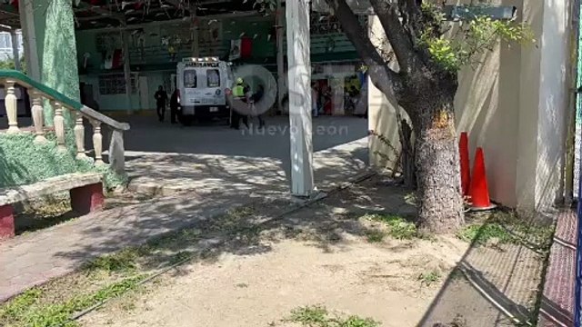 Pega golpe de calora 8 niños en primaria de Santa Catarina