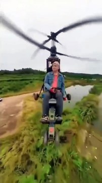 Le créateur de contenu chinois Tang Feiji a trouvé la mort lors du crash de son hélicoptère fait maison, alors qu’il filmait son vol en plein live