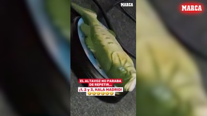 Xabi Alonso Recibe un Peculiar Regalo de un Periodista tras el Partidazo contra Kairat 🐟