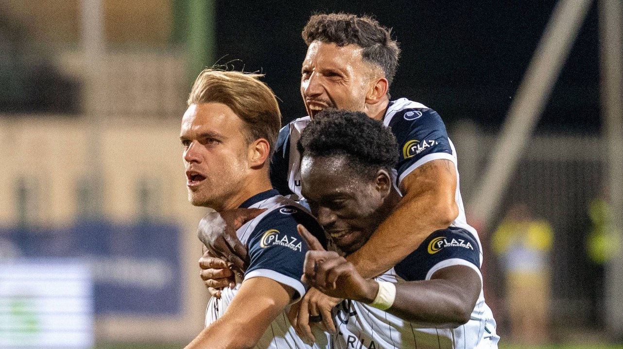 Traumtor zum Sieg: Shipnoski jagt den Ball in den Winkel