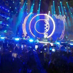 محمد هنيدي يُفاجِئ عمرو دياب في حفله الأوّل بالسعودية