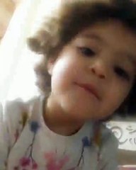 طفلة تُبهر تامر حسني.. كيف علّق؟