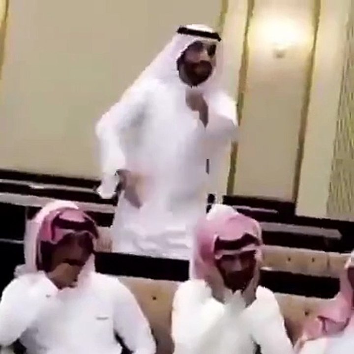 شاهدي بالفيديو ماذا حدث عندما حضر هذا الكويتي عرساً بالسعودية؟