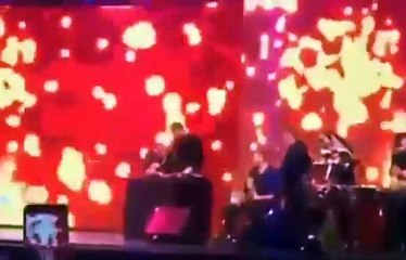 إليسا تفقد الوعي على المسرح.. اضغط لمشاهدة الفيديو