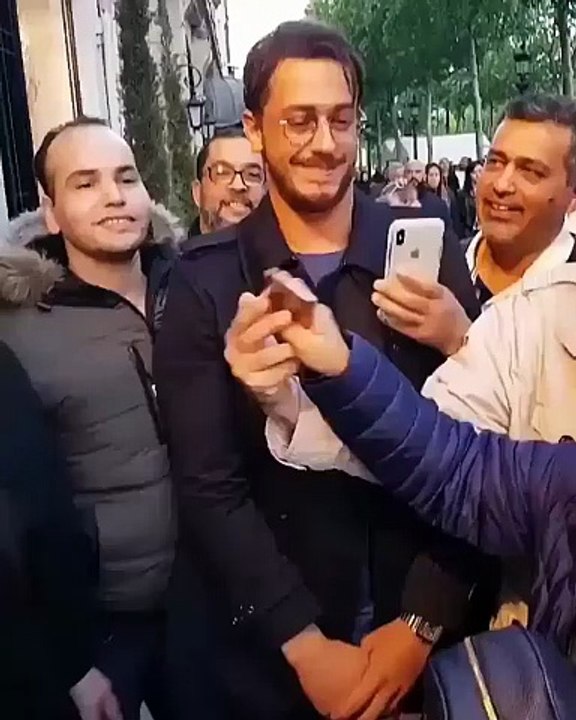 شاهدي بالفيديو.. اللحظات الأولى بعد الإفراج عن سعد لمجرد في شوارع فرنسا