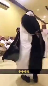 مقطع فيديو لعريس يحتفل بزفافه ينتشر على السوشيال ميديا