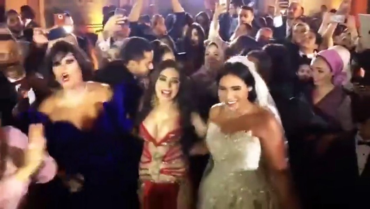 شاهدي وصلة رقص فيفي عبده ودينا في فرح ابنة خالد عجاج