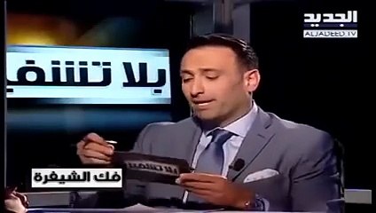 بالفيديو: زوج فنّانة يقتحم الاستديو ويهدّد المذيع بالقتل