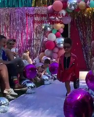 شاهدي تألّق ابنة كيم كاردشيان في عرض أزياء كاليفورنيا