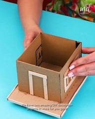 These mini-house decorations are so cute!