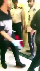 بالفيديو: تدخل الإسعاف والشرطة لفض عراك عنيف بين طالبات جامعة الطائف