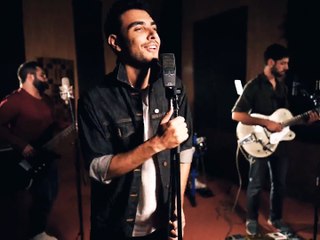 من الموضة إلى الغناء: دانا حوراني في أول أغنية تجمعها بفرقة لبنانية!