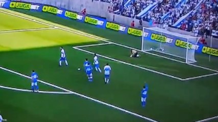 Infarto in campo: l’ex portiere cileno salvato durante una partita