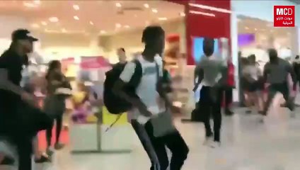 شجار بين فنانين يتسبب في تأخير إقلاع الطائرات
