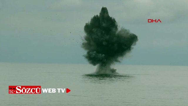 Trabzon’da balıkçılar tarafından bulunan insansız deniz aracının, Karadeniz açıklarında imha edilmesi kamerada