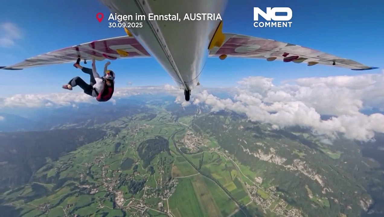 Alpinista esloveno sobe para as asas de um planador em pleno voo