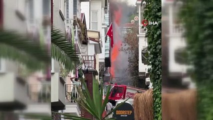 Beşiktaş 4 katlı ahşap binada yangın