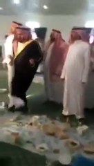 بسبب الفول.. هذا ما حدث خلال حفل زفاف سعودي