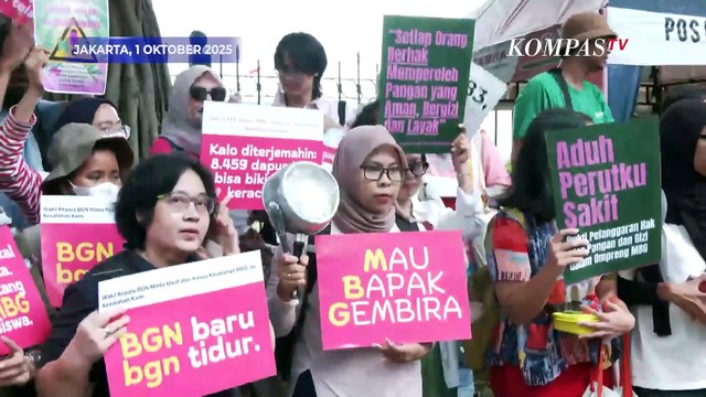 Bawa Alat Daput, Emak-Emak Demo Tolak Program MBG di Monas
