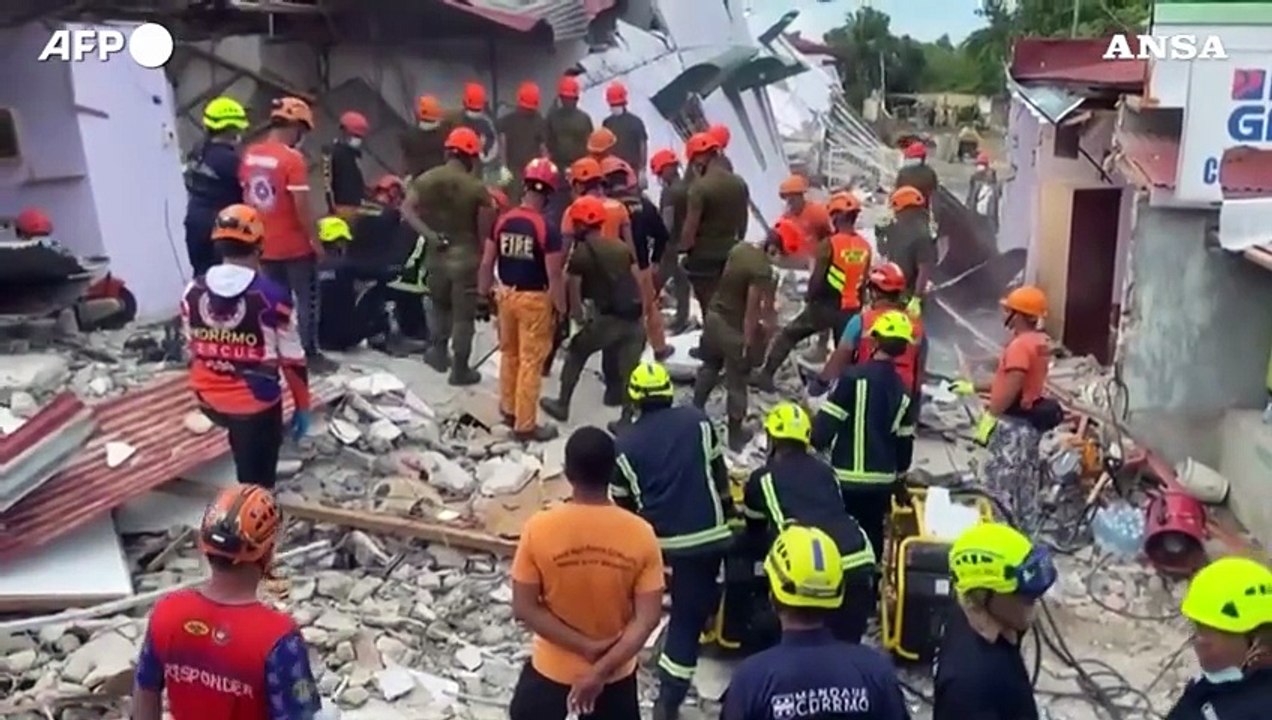 Filippine, soccorso in azione dopo il terremoto di magnitudo 6,9