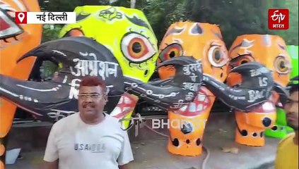 दिल्ली में रावण के पुतलों पर दिखी 'ऑपरेशन सिंदूर' की झलक, तो किसी ने लिखा 'पुष्पा' का डायलॉग