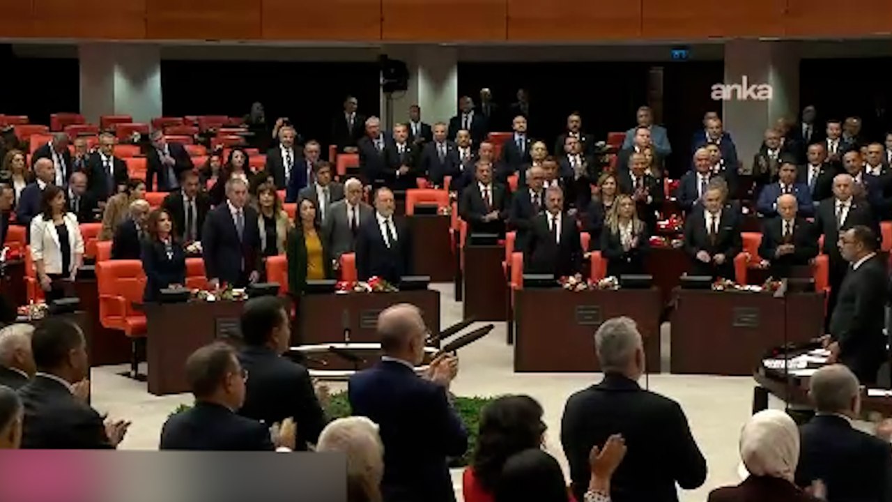 Meclis açılışında DEM Parti ve İYİ Parti, Cumhurbaşkanı Erdoğan'ı ayakta karşıladı