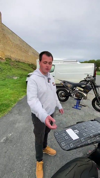 La plaque d'immatriculation, c'est un manque de respect mdr 😭