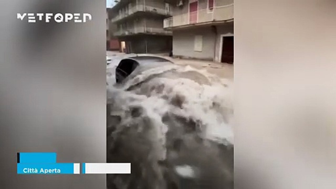 Torrential rains are causing severe flooding in Favara (Sicily), Italy. Firefighters are carrying out hundreds of rescues of trapped people