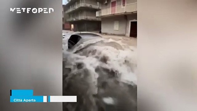 Torrential rains are causing severe flooding in Favara (Sicily), Italy. Firefighters are carrying out hundreds of rescues of trapped people