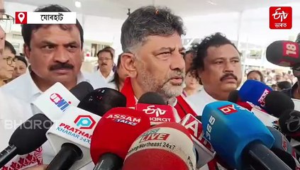 জুবিনৰ আদ্যশ্ৰাদ্ধত গৌৰৱ গগৈৰ সৈতে কৰ্ণাটকৰ উপ-মুখ্যমন্ত্ৰী ডি কে শিৱকুমাৰ