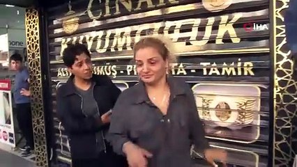 Kuyumcu altınları alıp kaçtı, vatandaşlar dükkanı yağmalamaya çalıştı