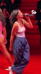 🔥 Le ETAM Live Show 2025 a enflammé la Fashion Week ! Si le défilé a réuni un front row de stars le show a aussi fait vibrer le public grâce à ses invités musicaux : Miki, Partyof2, Artemas ou encore Ravyn Lenae ont assuré des performances de folie !✨
