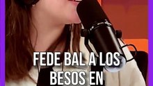 Fede Bal a los besos en el after de los Martín Fierro