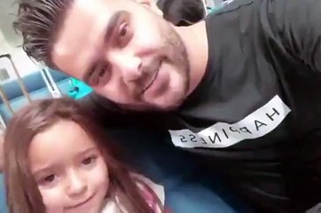 شاهدي ناصيف زيتون بصحبة أصغر معجباته