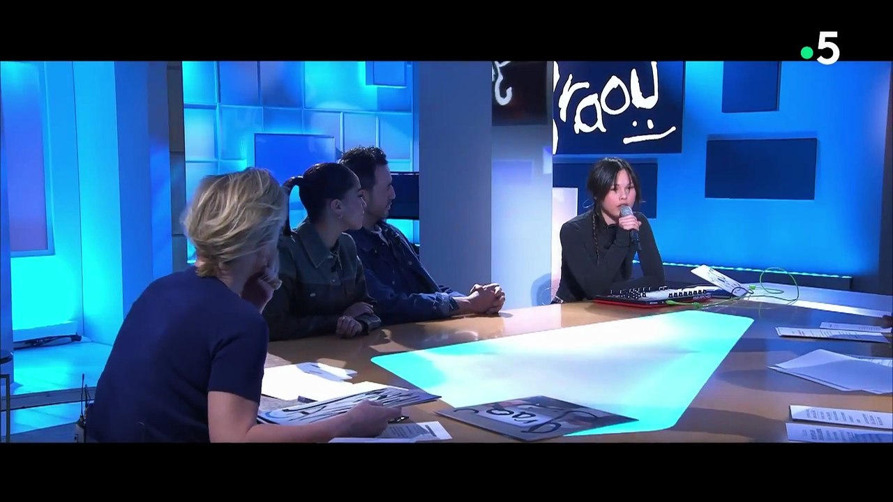 Miki chante son titre "Échec et Mat"