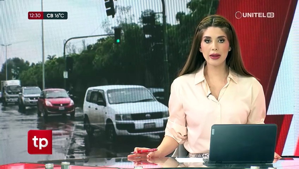 Calles y avenidas de Cochabamba quedaron inundadas tras intensa lluvia que cayó este miércoles