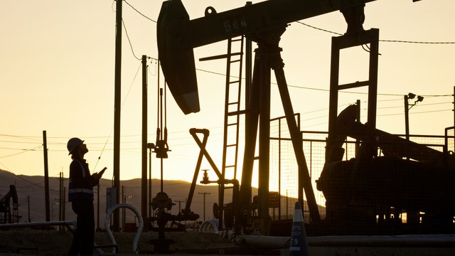 Oil Jobs Dry Up as Mergers, Low Prices and Tariffs Rock Energy Sector