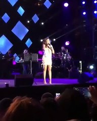 فنّانة مصريّة تُفاجىء إليسا في حفلها.. وهذا ردّها!