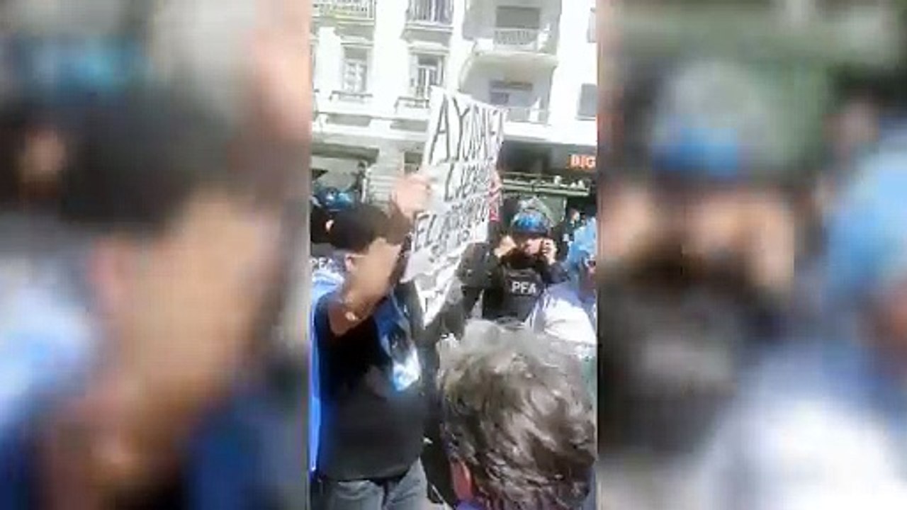 Las Fuerzas Federales rodeando a los Jubilados
