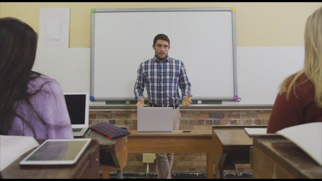 Educazione sessuale: i giovani preferiscono parlarne a scuola